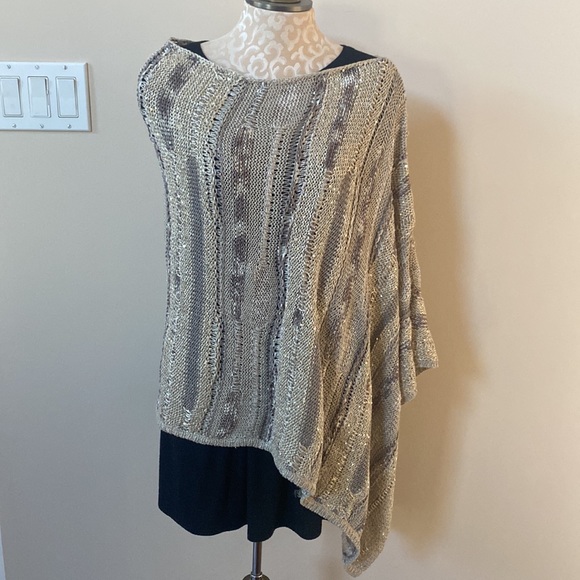 Chico’s Gold Poncho - Picture 3 of 13